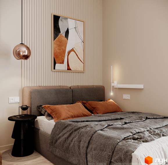 Інтер'єр спальні в Житловому комплексі SOLOWAY з великим ліжком, тумбочкою та картиною на стіні. Затишний дизайн кімнати в новобудові.