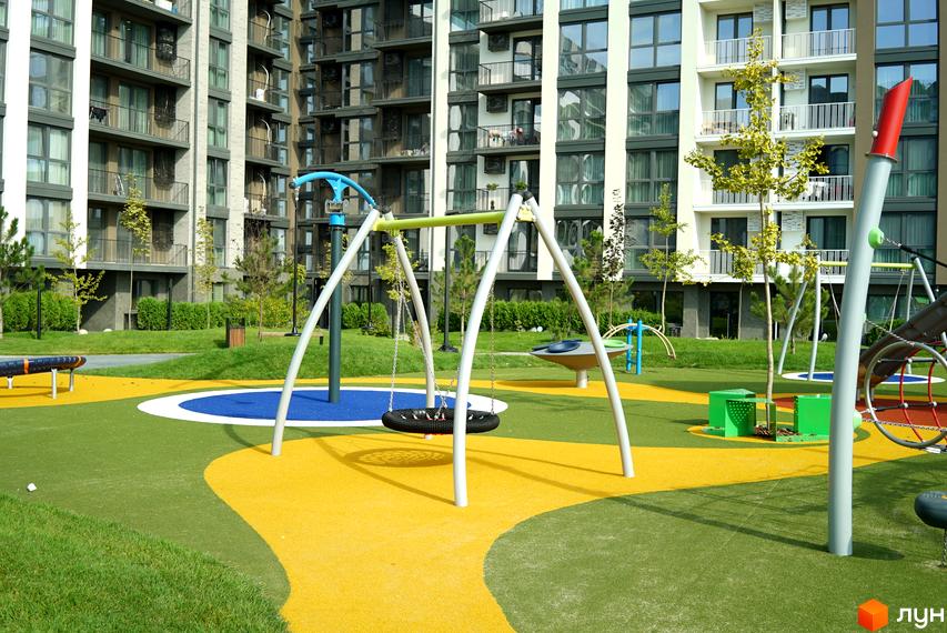 Новобудова ЖК PARK LAND з дитячим майданчиком. Сучасний житловий комплекс з зеленими зонами та ігровими елементами для дітей.