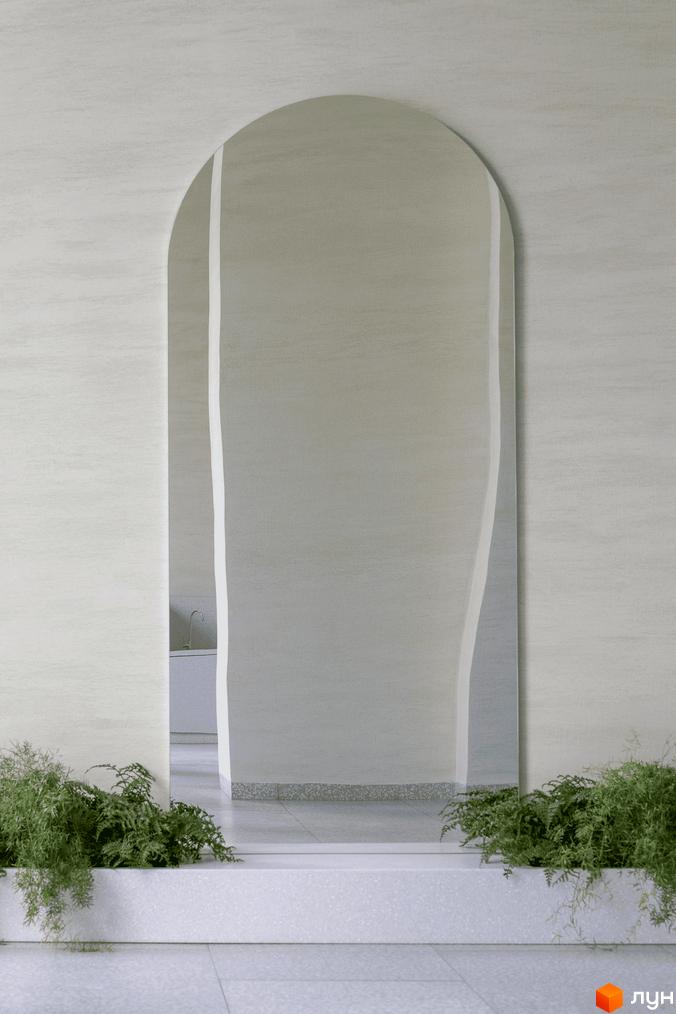 Житловий комплекс Crystal Park Tower: елегантний арочний дзеркальний портал на фоні світлої стіни з зеленню біля основи. Відображає інтер'єр з раковиною та меблями.