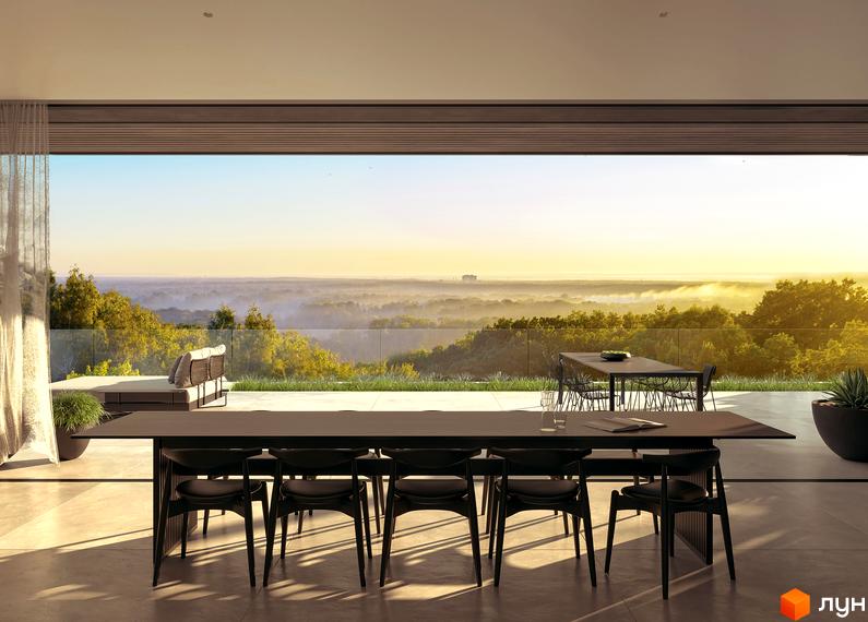 Житловий комплекс Lion Hills: простора тераса з обіднім столом та видом на мальовничий лісовий пейзаж на світанку.