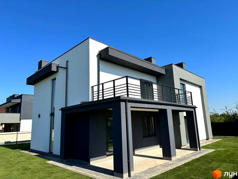 Сучасний котеджне містечко КМ PARK by berezivka з білою та сірою обробкою, балконами та доглянутим газоном. Ідеальне місце для життя та відпочинку.