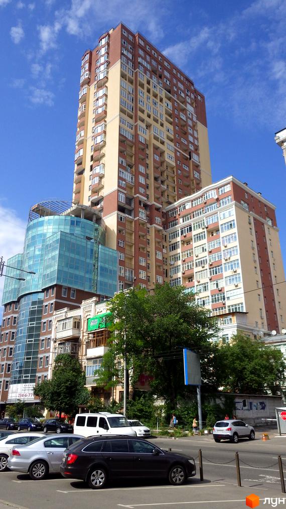 Вигляд житлового комплексу ЖК Елегант з висоти, сучасні фасади та прибудинкова територія з зеленими насадженнями.