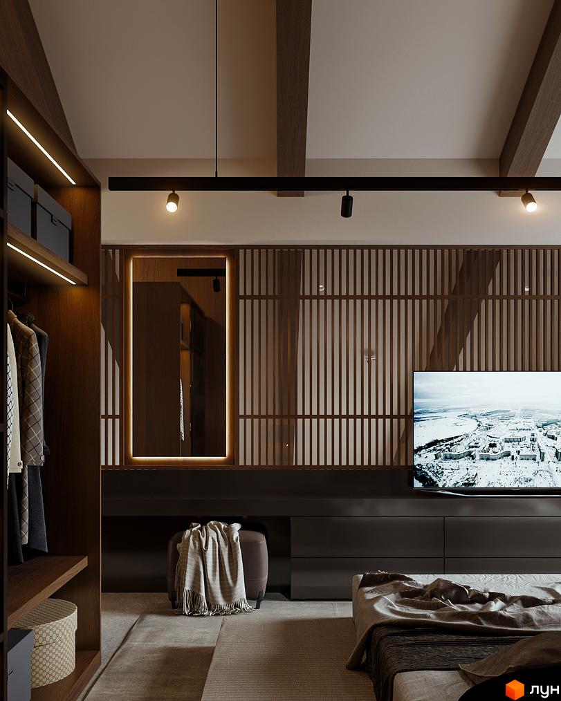 Інтер'єр спальні з великим ліжком, телевізором та вбудованою шафою. Дерев'яні балки на стелі та декоративні рейки на стіні.