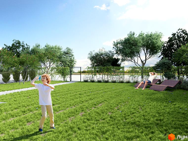 Клубний будинок „Проців-1 (Лазурний)“ з зеленим газоном та місцями для відпочинку. На території комплексу діти граються, а дорослі відпочивають на шезлонгах.