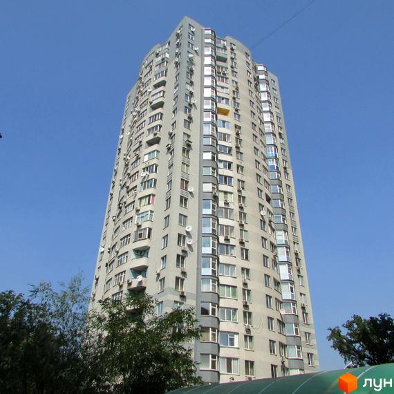 Житловий комплекс на вул. Львівська, 22, 22а. Високий будинок з балконами та зеленою прибудинковою територією.