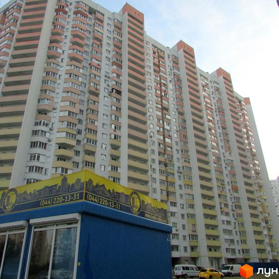 Житловий комплекс на вул. Драгоманова, 6/1 з багатоповерховими будинками та прибудинковою територією.