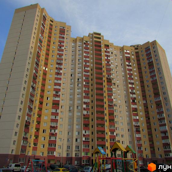 Житловий комплекс просп. Григоренко, 12-14 з багатоповерховими будинками та дитячим майданчиком на прибудинковій території.