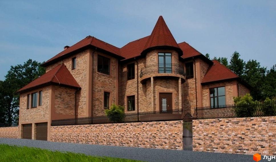 Цегляний будинок з червоним дахом та круглою баштою. Перед будинком розташований цегляний паркан з кованими воротами.