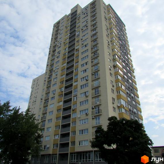 Вид на житловий комплекс Перовський з висоти, з зеленими насадженнями на прибудинковій території.