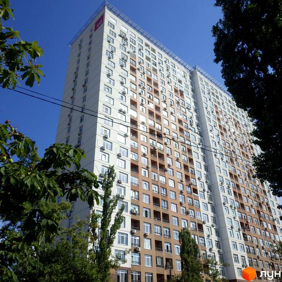 Житловий комплекс на вул. Ованеса Туманяна, 3, з сучасною архітектурою та озелененою прибудинковою територією.