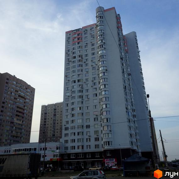 Житловий комплекс на вул. Миколи Закревського, 93а, з висотним будинком та прибудинковою територією.