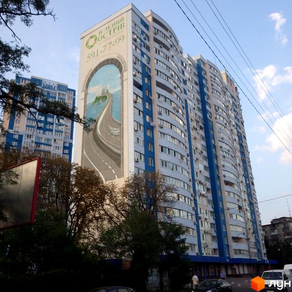 Зелений острів - житловий комплекс з масштабним муралом на фасаді. Будинок має багатоповерхову забудову з блакитними та білими елементами.