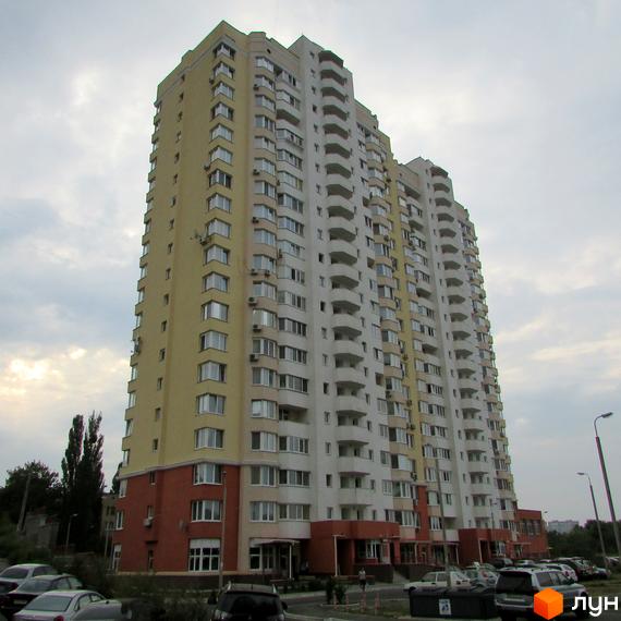 Житловий комплекс на вул. Белицька, 20, з висотним будинком та прибудинковою територією, що включає паркувальні місця.