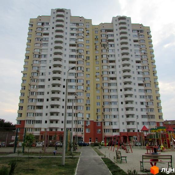 Високоповерховий житловий комплекс на вул. Белицька, 20. На прибудинковій території розташовані дитячі майданчики та місця для відпочинку.