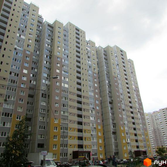 Житловий комплекс Милославичі з висотними будинками та прибудинковою територією, озелененою для відпочинку.