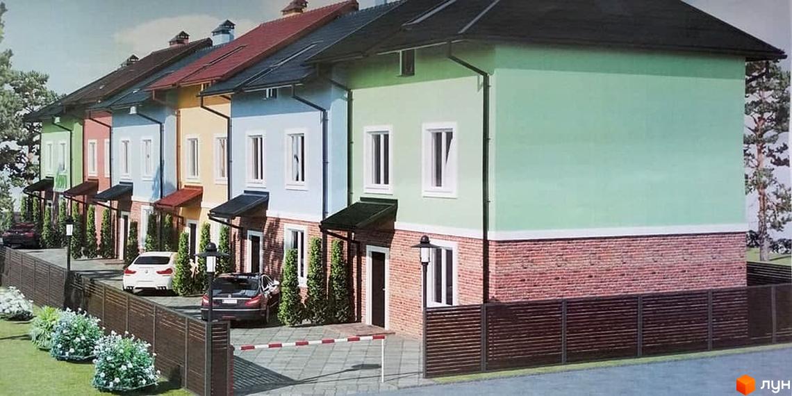 Ряд різнокольорових таунхаусів з двома поверхами, коричневою цегляною основою та невеликими газончиками перед будинками. Перед будинками розташований паркан та бруківка.