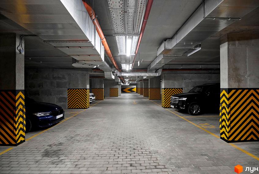 Підземний паркінг у ЖК Софіївські Липки з паркомісцями для автомобілів та зручними під'їздами. Сучасний паркінг забезпечує комфорт мешканців комплексу.