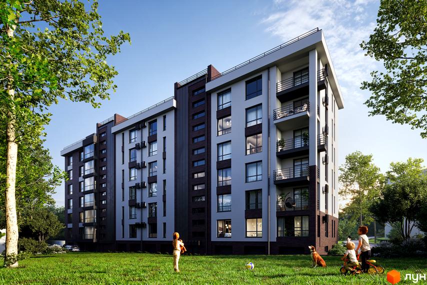 Багатоповерховий житловий будинок з сіро-коричневим фасадом та балконами, розташований серед зеленої трави та дерев. Діти та собака граються на прибудинковій території.