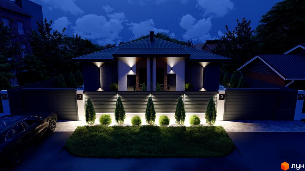 Нічний вигляд двосекційного таунхауса REST HOME II з освітленим фасадом. Перед будинком газон, підсвічена огорожа та зелені насадження.