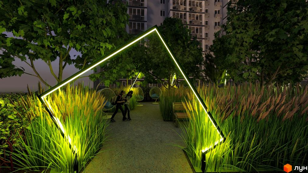 Житловий комплекс НЕЗАЛЕЖНІСТЬ: вечірній ландшафтний дизайн з підсвіченими геометричними фігурами та зонами відпочинку. Навколо багато зелені та високих рослин.