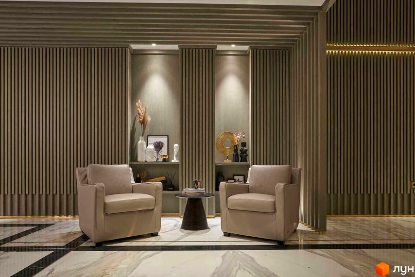 Інтер'єр зони відпочинку в Linden Luxury Residences з двома кріслами та журнальним столиком. Сучасний дизайн стін та підлоги.