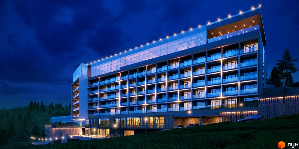 Багатоповерхова будівля GRAND SPA RESORT AND CONFERENCE з балконами та скляними фасадами освітлена вночі. Вона розташована серед зелених схилів та лісу.