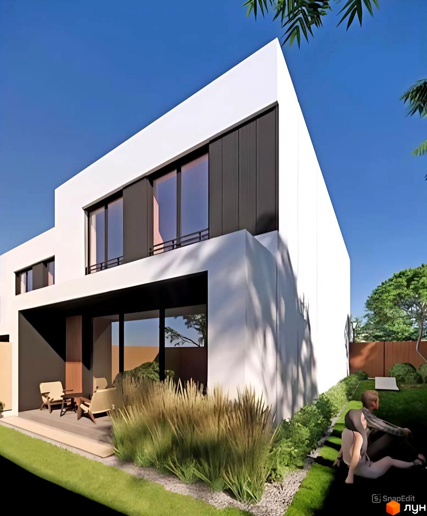 Таунхауси Cozy yard: двоповерховий будинок з панорамними вікнами та зеленою прибудинковою територією. Навколо будинку доглянутий газон та рослини.