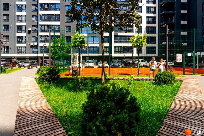 Житловий комплекс Comfort Park. Сучасна новобудова з баскетбольним майданчиком та зеленим двором.