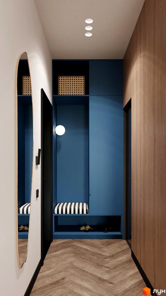 Інтер'єр коридору в апарт-готелі WOL Vinnytsia з синіми шафами, дзеркалом та дерев'яною підлогою. Видно вхідні двері та декоративне освітлення.
