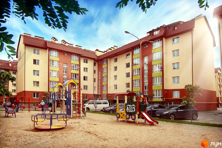 Житловий комплекс Львівський маєток: багатоповерхові будинки з червоними дахами та яскравими фасадами. На території дитячий майданчик з гойдалками та каруселлю.