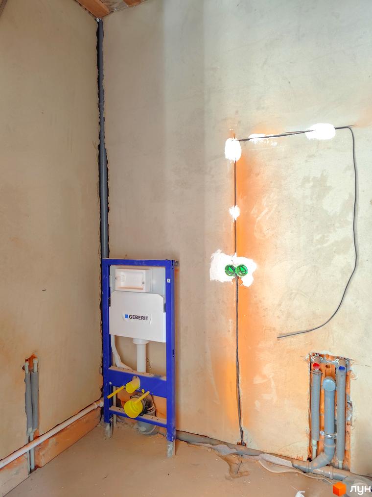 Монтаж інженерних мереж у ванній кімнаті новобудови Duplexes Toscana Home. Прихована система інсталяції Geberit для підвісного унітазу та підводка труб.