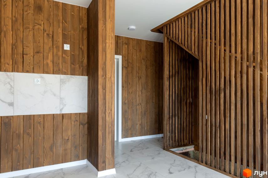 Інтер'єр котеджного містечка КМ Схили з дерев'яними панелями та мармуровою плиткою. Сучасний дизайн та функціональне планування.