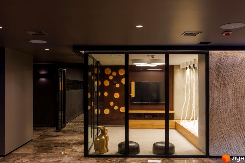 Житловий комплекс Avalon Prime: сучасний дизайн інтер'єру з зоною відпочинку та телевізором.