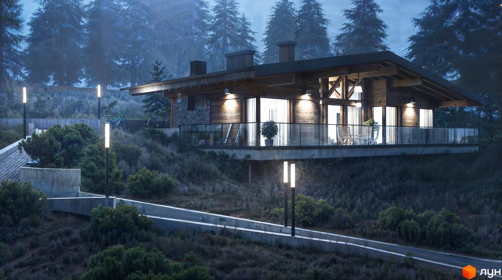 Котеджне містечко Veres Hill: дерев'яний будинок з панорамними вікнами та скляною терасою на схилі пагорба, оточений соснами. Освітлена дорога та ліхтарі на території.