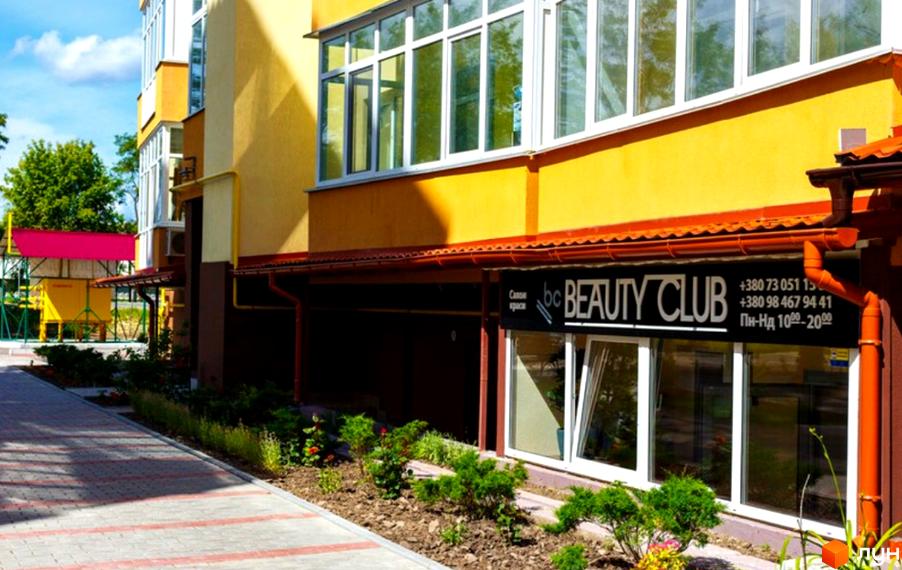 Зовнішній вигляд будинку з вивіскою 