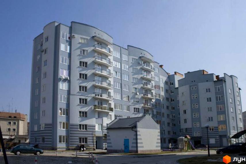 Зображення фасаду Житлового комплексу по вул. Чорноти. Багатоповерховий будинок з балконами та прибудинковою територією.