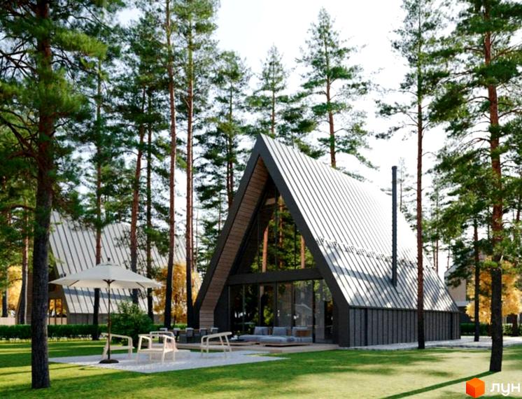 Котеджне містечко Green Village. Будинок з двосхилим дахом та панорамними вікнами, розташований серед дерев. На території є газон, тераса з меблями та парасолькою.