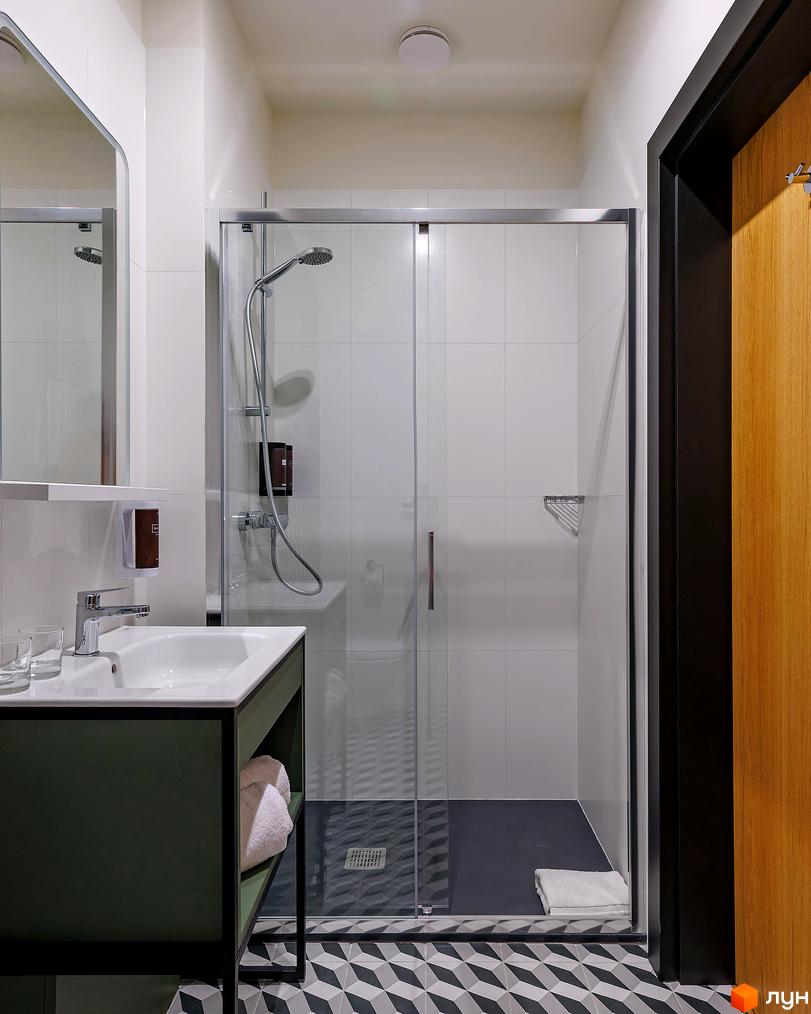 Інтер'єр ванної кімнати в апарт-комплексі Kristal Plaza. Простора ванна кімната з душовою кабіною, укомплектована всім необхідним.