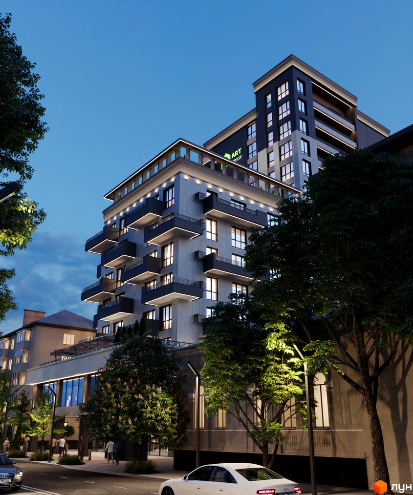 Висотна будівля ЖК Art House з балконами та панорамними вікнами на фоні вечірнього неба. На передньому плані дерева та вуличне освітлення.