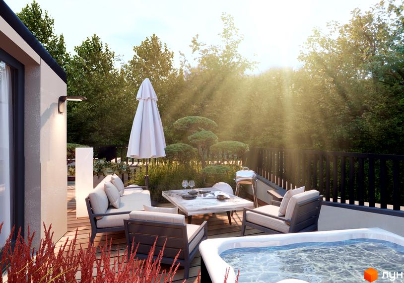 Простора тераса Клубного будинку Forest Etalon Club з дерев'яним настилом, зоною відпочинку, джакузі та мангалом. Навколо зелені дерева.