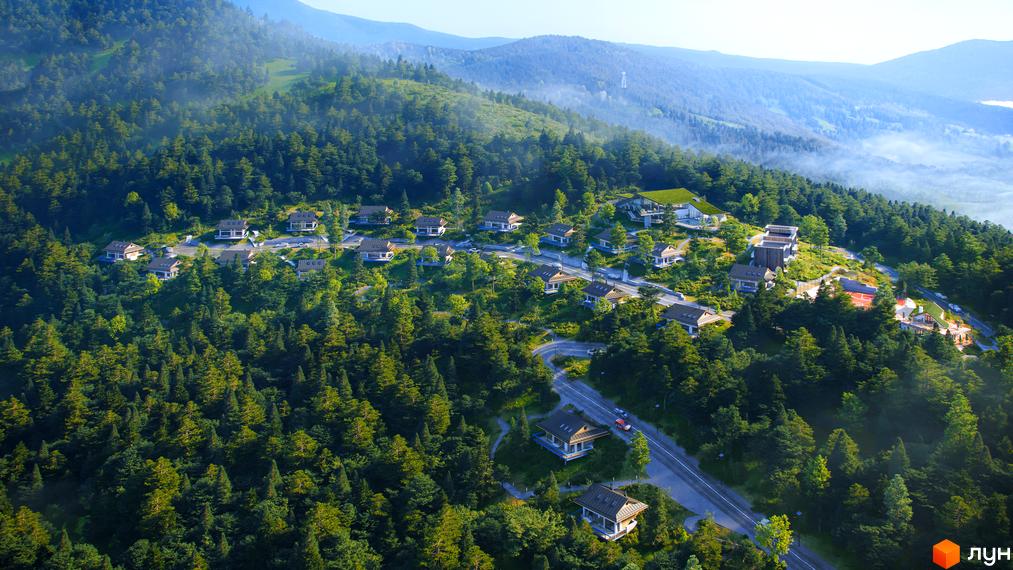 Котеджне містечко КМ GORA: затишні будинки серед мальовничого лісу з доглянутою територією та видовими краєвидами.