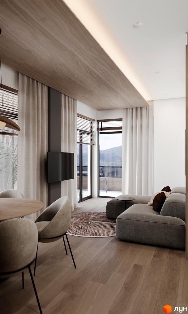 Сучасний інтер'єр вітальні з сірим диваном, круглим килимом та дерев'яною стелею. Великі вікна відкривають вид на гори та балкон.