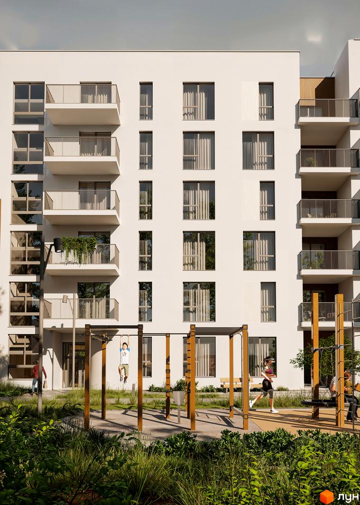 Житловий комплекс Novolit: біла фасадна частина будинку з балконами та великими вікнами, поруч спортивний майданчик з тренажерами та зелена зона.