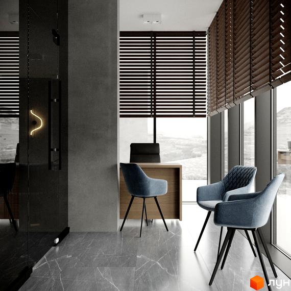 Інтер'єр офісного приміщення в Апарт-комплекс Breeze Marine з панорамними вікнами, дерев'яним столом та синіми кріслами. З вікон відкривається вид на гірський ландшафт.