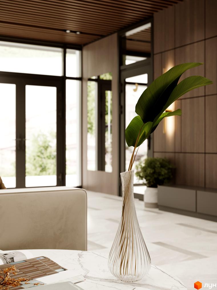 Інтер'єр вітальні в житловому комплексі Kaiser Forest з великими вікнами та дерев'яними панелями. На мармуровому столику стоїть ваза з зеленим листям.
